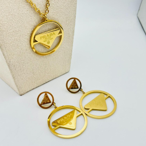 Luxury Gold Triangle Pendant Jewelry Set
