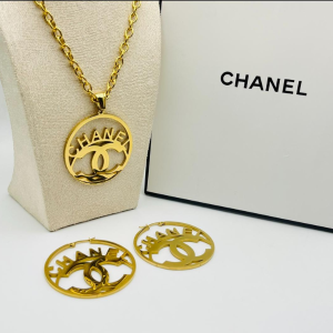 Luxury Gold Pendant & Hoop Earring Set